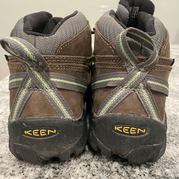 7.5 KEEN WOMENS CIRCADIA MID TOP WATERPROOF HIKING LIGHTLY USED - Picture 12 of 14